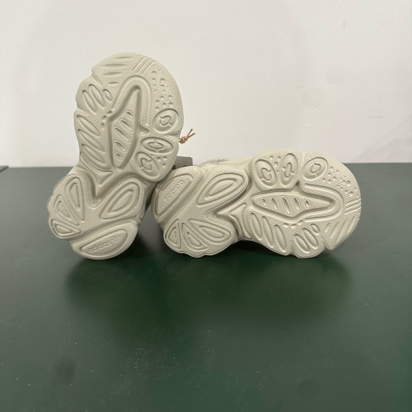 Adidas Toddler Ozweego EL I Beige Sneakers 5K - Picture 5 of 5